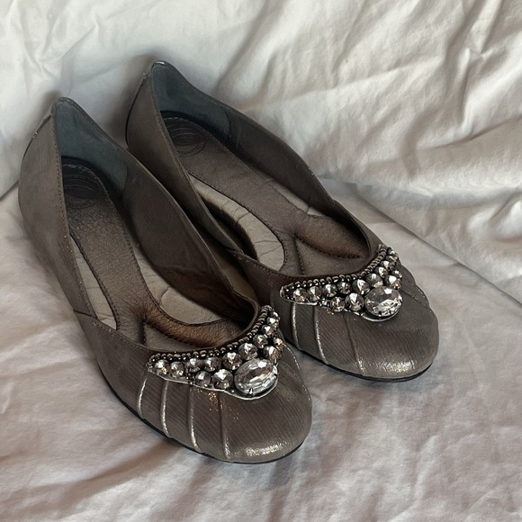 Nurture Slip On Silver Flats Size 8 Rhinestone Bling NWOB - Picture 1 of 5